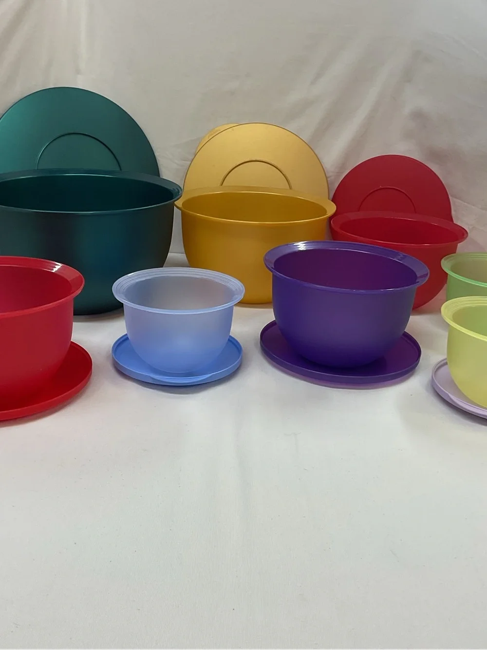 Tupperware Bundle Set (8 total) 1x 4.3l, 1x 2.5l, 3x 1.3l, 3x 350ml‎ Stackable